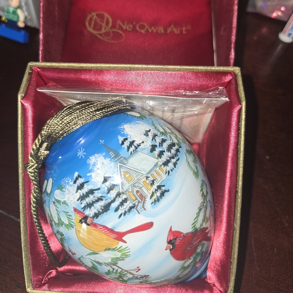 Ne'Qwa  Ornament New In Gift Box